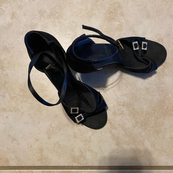 Gorgeous 3-inch heel, black satin shoes that are beautiful for many occasions. - Picture 8 of 12